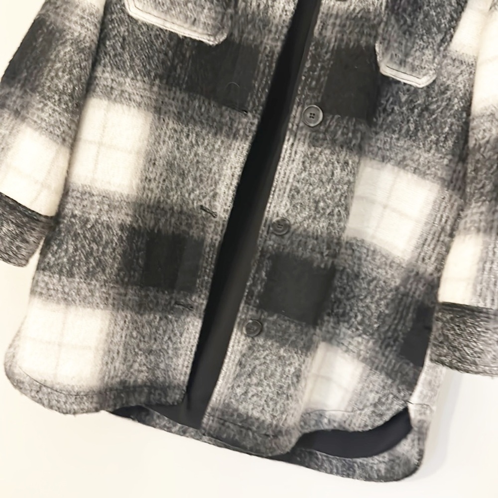 Old Navy Plaid Wool Button Down Pockets Shacket W… - image 4